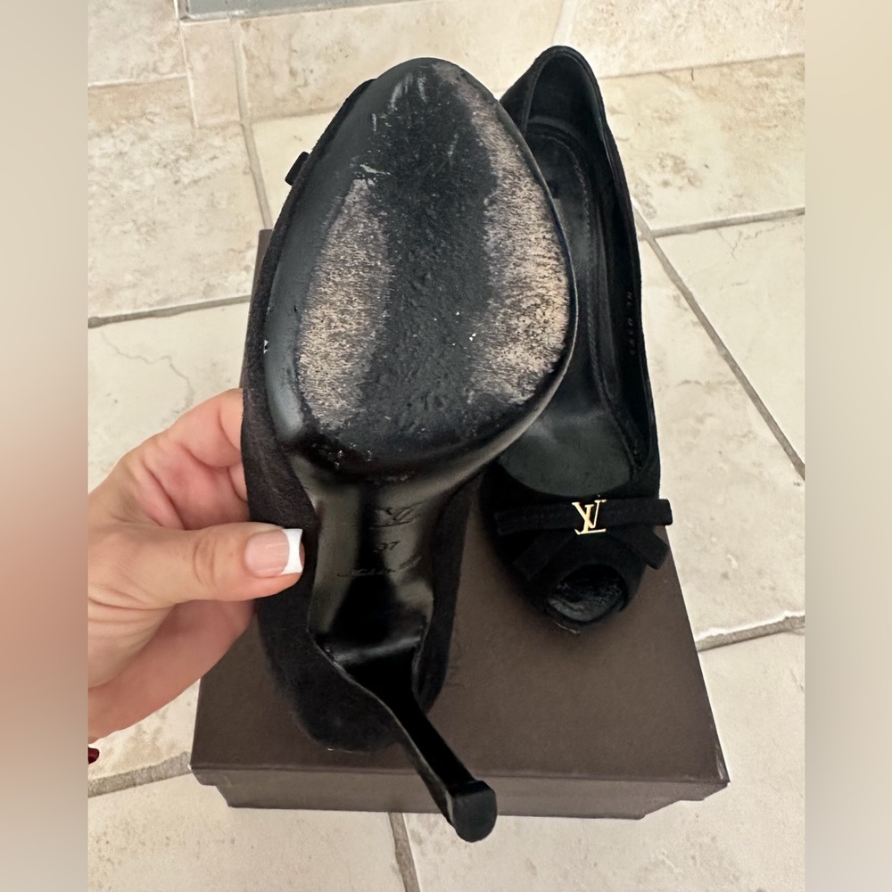 Louis Vuitton Black Suede Peep-Toe Bow Pumps with Gold LV Accent - Picture 4 of 5
